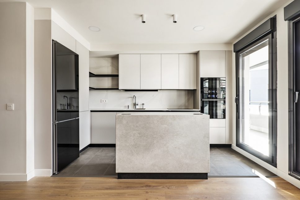 objevte nejnovější trendy v designu a vybavení módních kuchyní, které promění vaši kuchyni v moderní a stylový prostor.